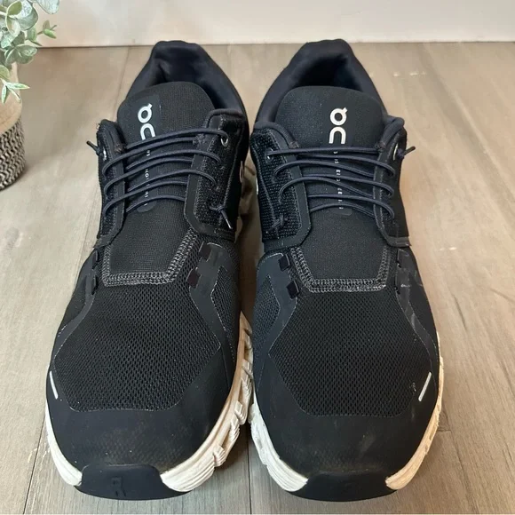 On Cloud 6 running shoes in black and whiteMen’s size 14